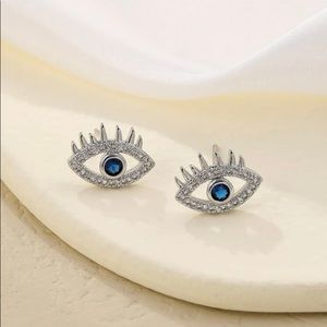 Eye Stud Earrings (Silver)